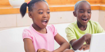 enfants émerveillement petite sirène